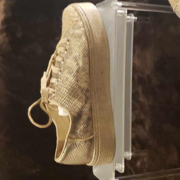 Vince Camuto Reptile Embossed and Knit Overlap Platform Sneaker EUC - Picture 3 of 9